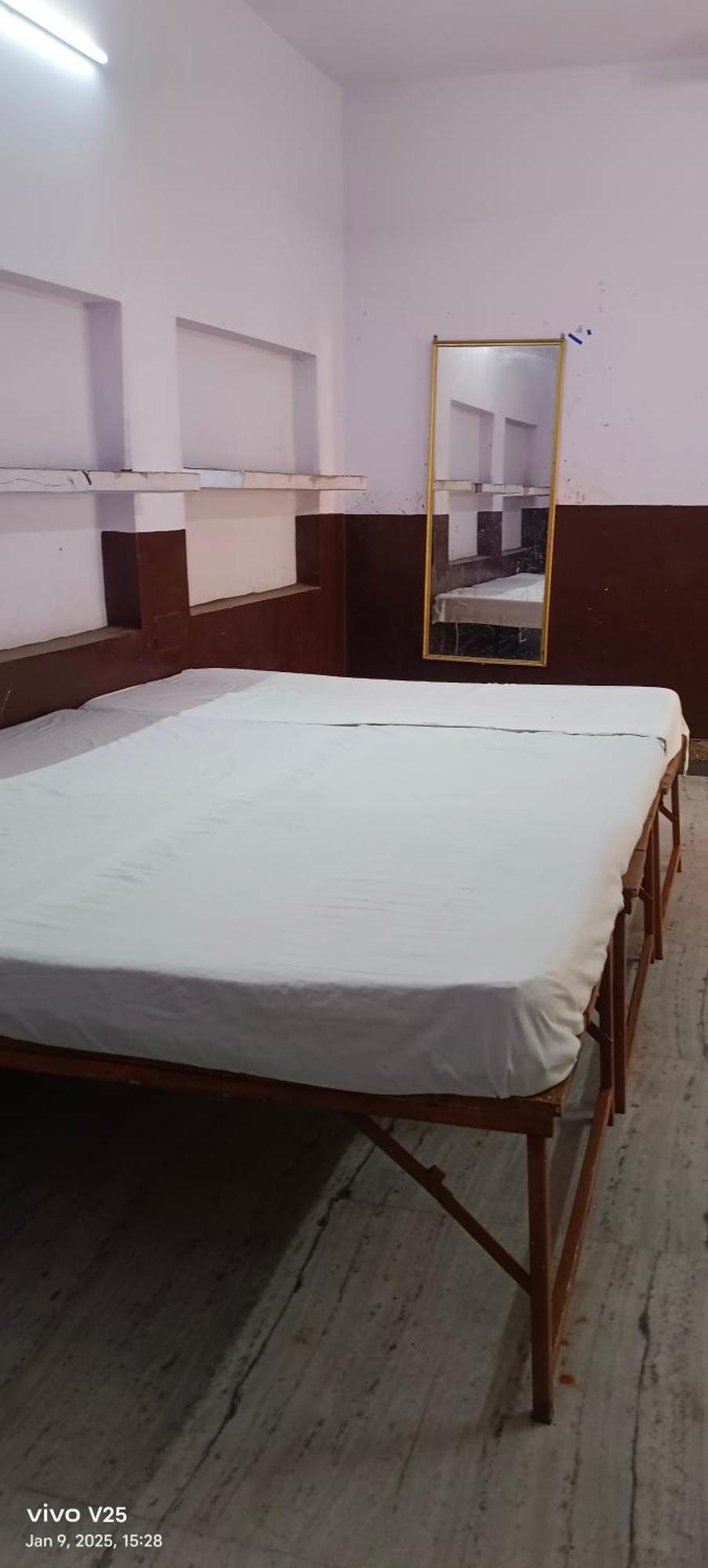 R K Guest House Allāhābād Junction Quarto foto